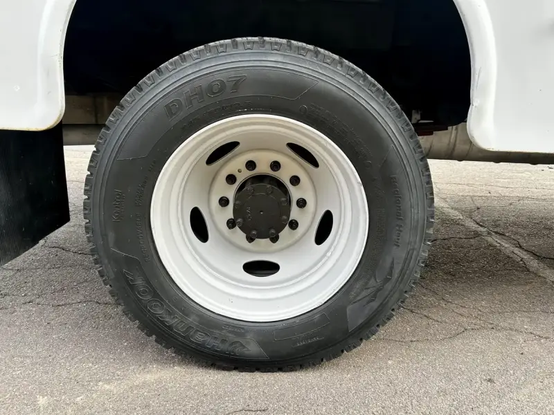 2009 Ford F-450 Super Duty XL photo 36