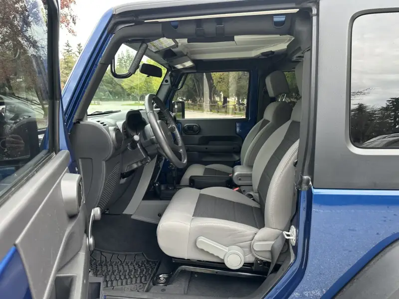 2009 Jeep Wrangler X photo 28