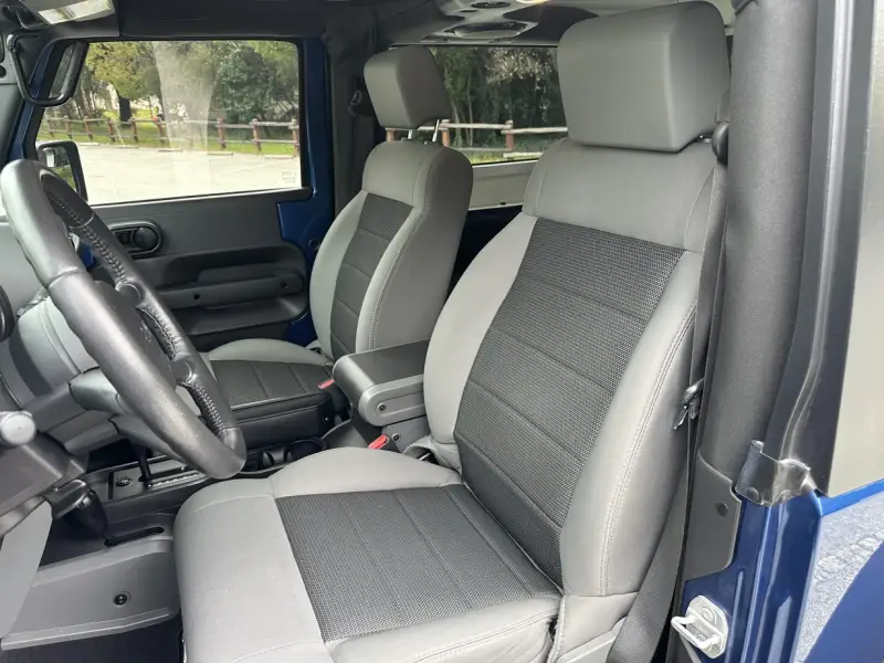 2009 Jeep Wrangler X photo 30