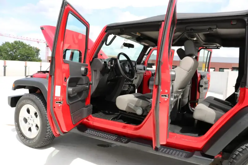 2010 Jeep Wrangler Unlimited Sport photo 36