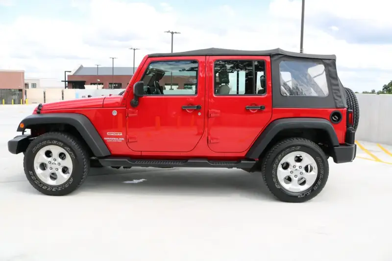 2010 Jeep Wrangler Unlimited Sport photo 3