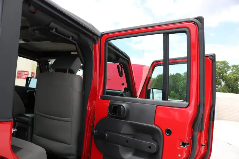 2010 Jeep Wrangler Unlimited Sport photo 46
