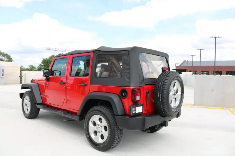 2010 Jeep Wrangler Unlimited Sport photo 4