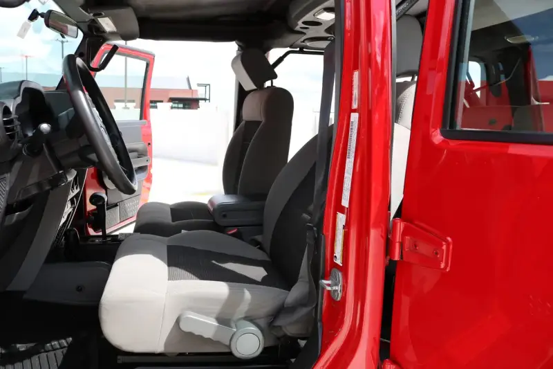 2010 Jeep Wrangler Unlimited Sport photo 24