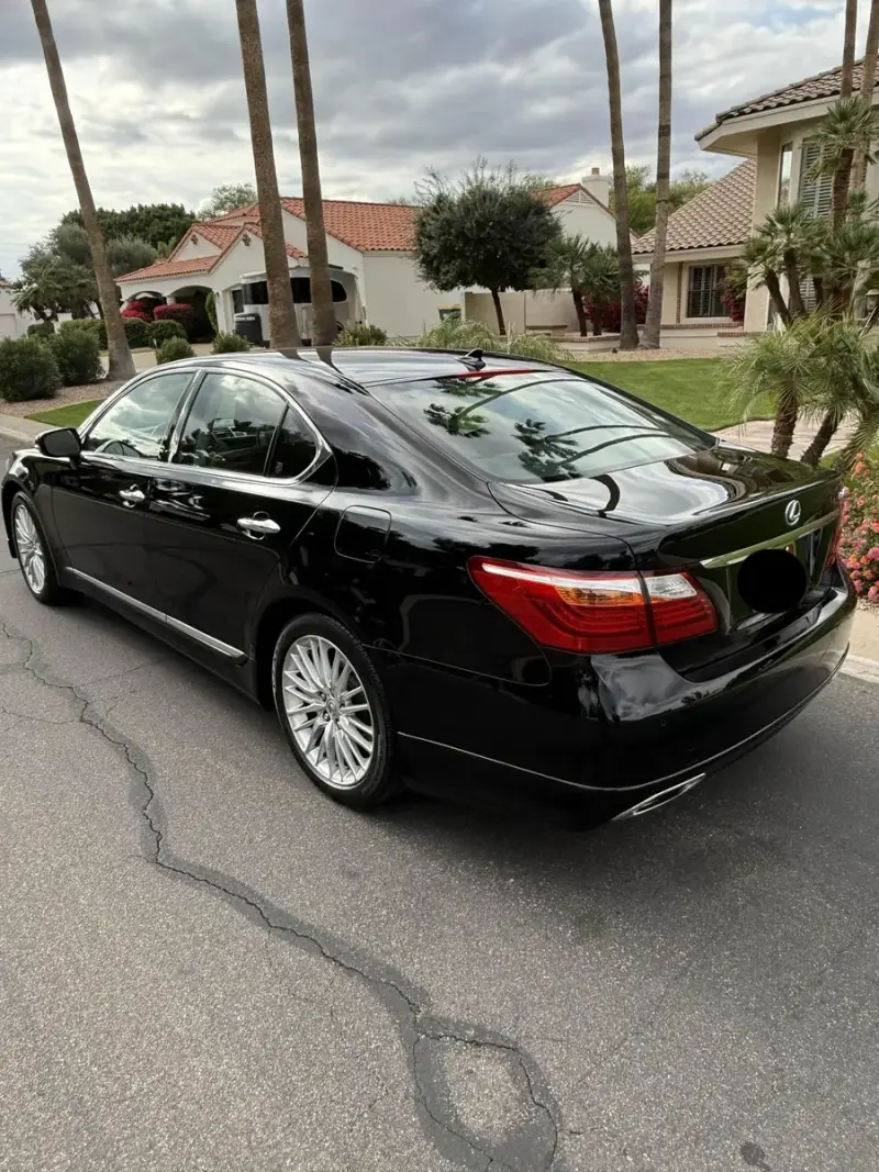 2011 Lexus LS460 Sport photo 3