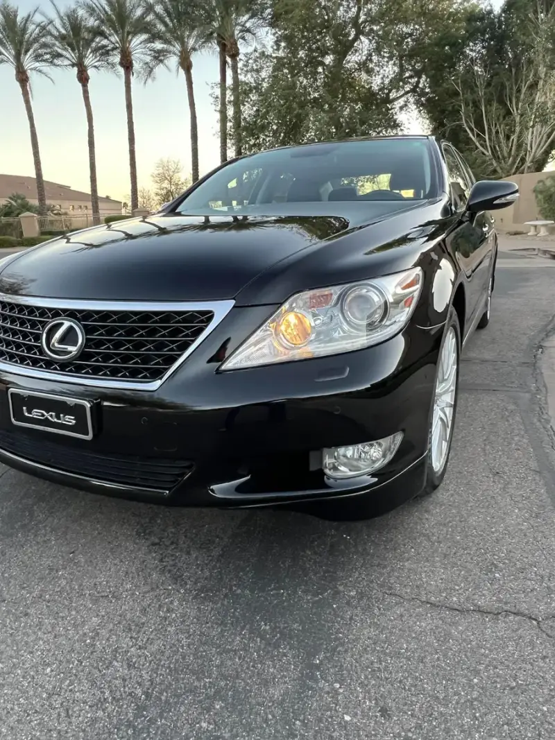 2011 Lexus LS460 Sport photo 9