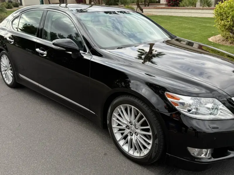 2011 Lexus LS460 Sport photo 13