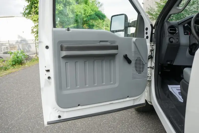2014 Ford F-350 Super Duty XL photo 40