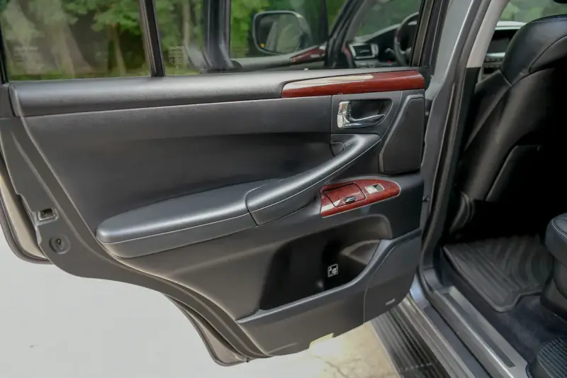2014 Lexus LX570 photo 29