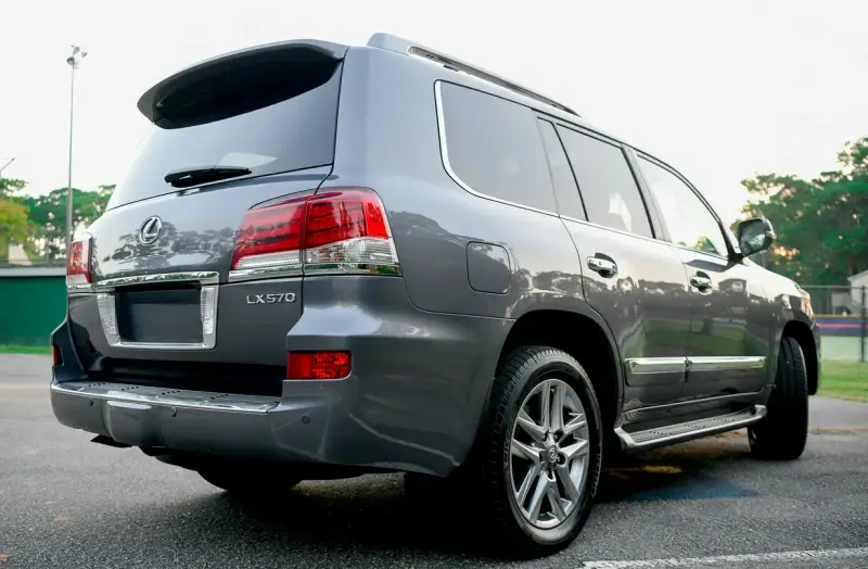 2014 Lexus LX570 photo 5