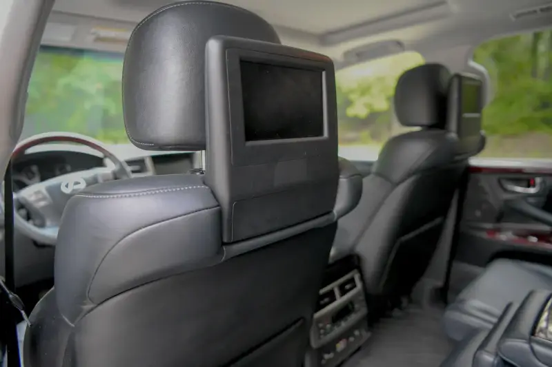2014 Lexus LX570 photo 43