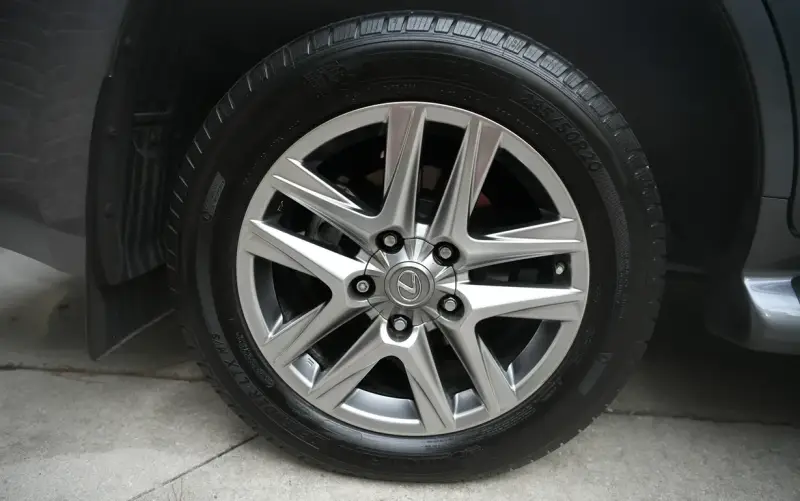 2014 Lexus LX570 photo 22