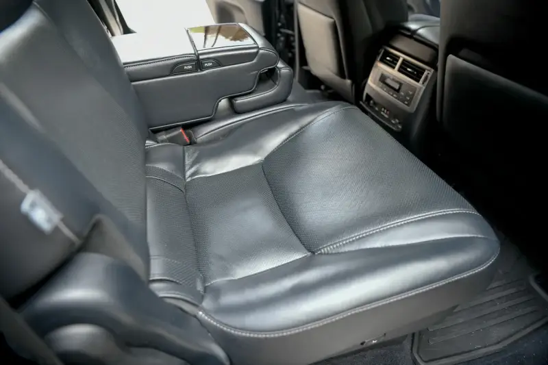 2014 Lexus LX570 photo 40