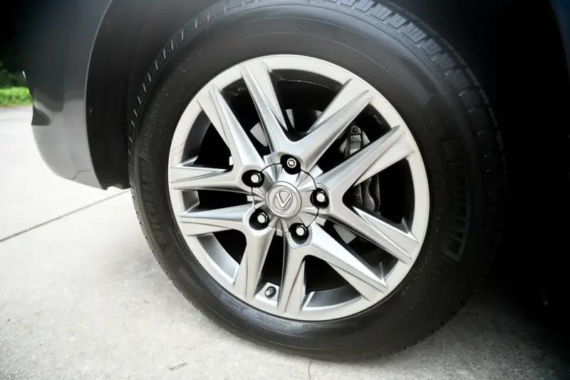 2014 Lexus LX570 photo 25