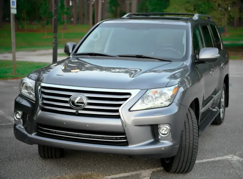 2014 Lexus LX570 photo 2