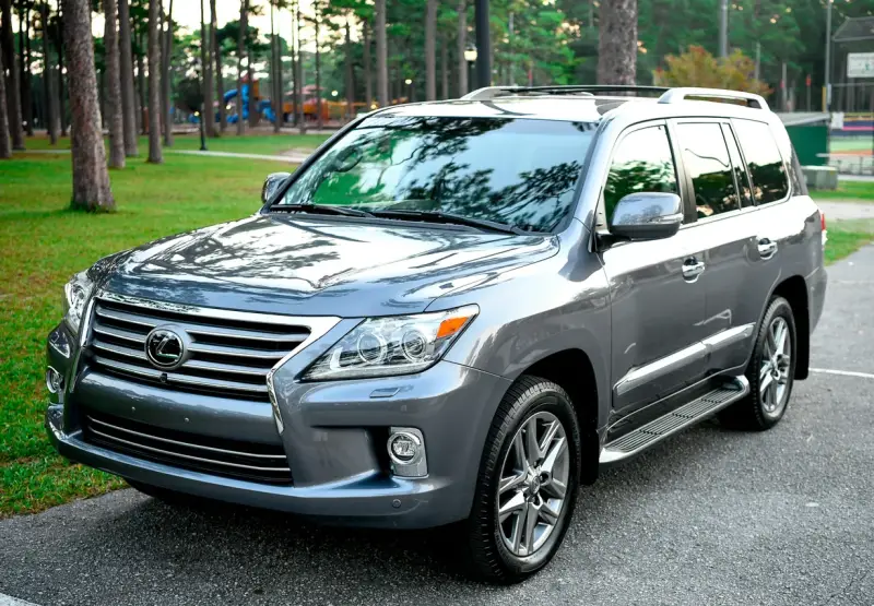 2014 Lexus LX570 photo 1