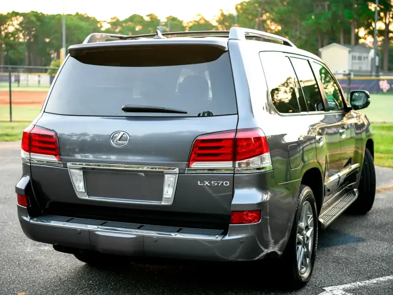2014 Lexus LX570 photo 4