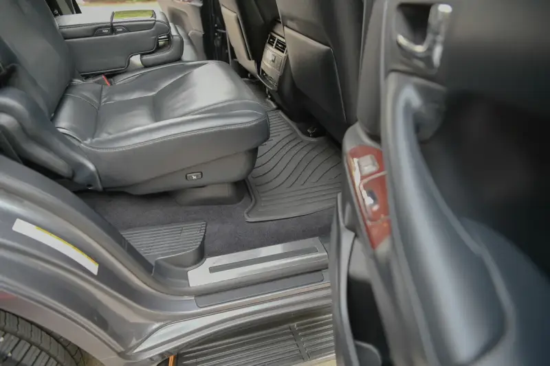 2014 Lexus LX570 photo 39