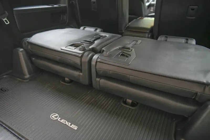 2014 Lexus LX570 photo 47