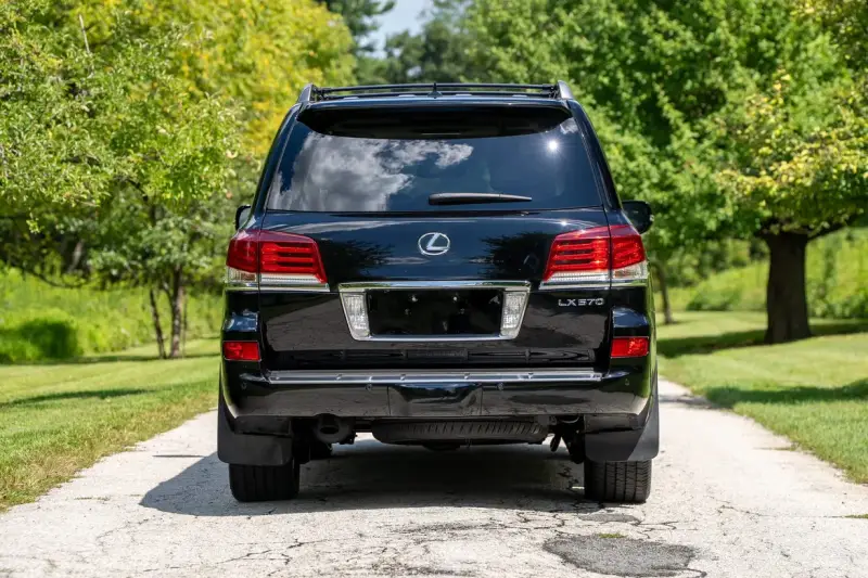 2015 Lexus LX570 photo 8