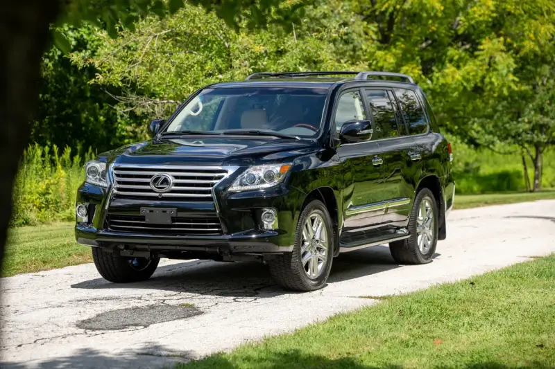 2015 Lexus LX570 photo 3