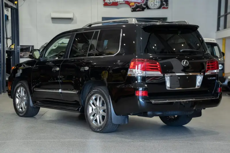 2015 Lexus LX570 photo 14