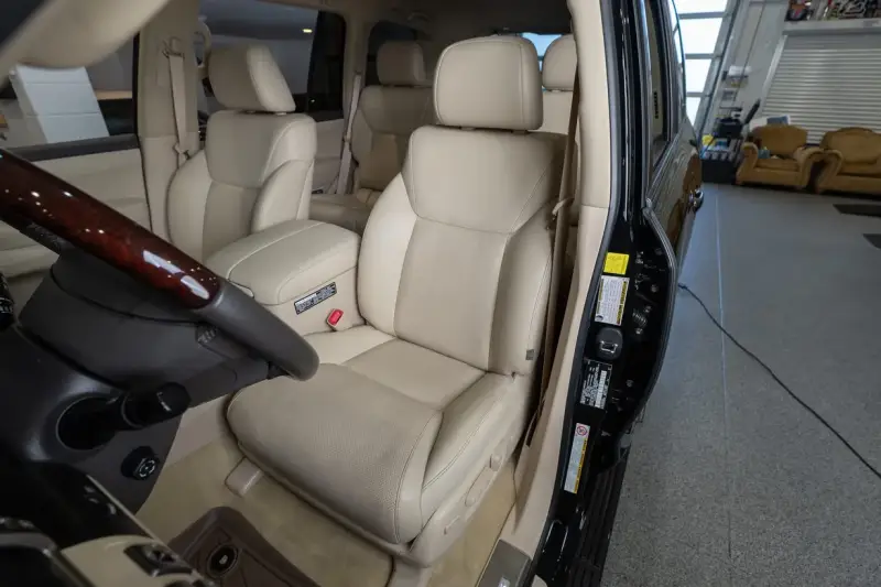 2015 Lexus LX570 photo 35