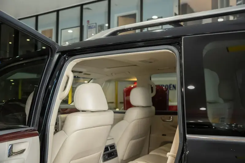 2015 Lexus LX570 photo 45