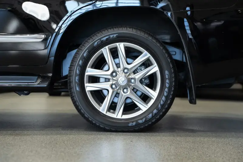 2015 Lexus LX570 photo 32