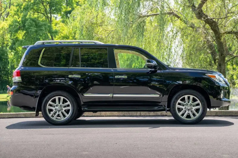 2015 Lexus LX570 photo 6