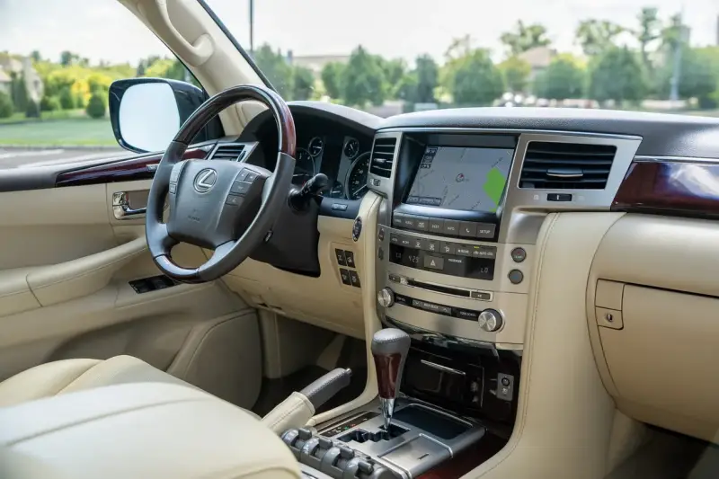 2015 Lexus LX570 photo 40