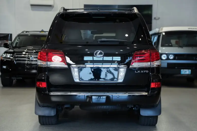 2015 Lexus LX570 photo 15