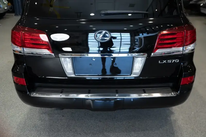 2015 Lexus LX570 photo 25