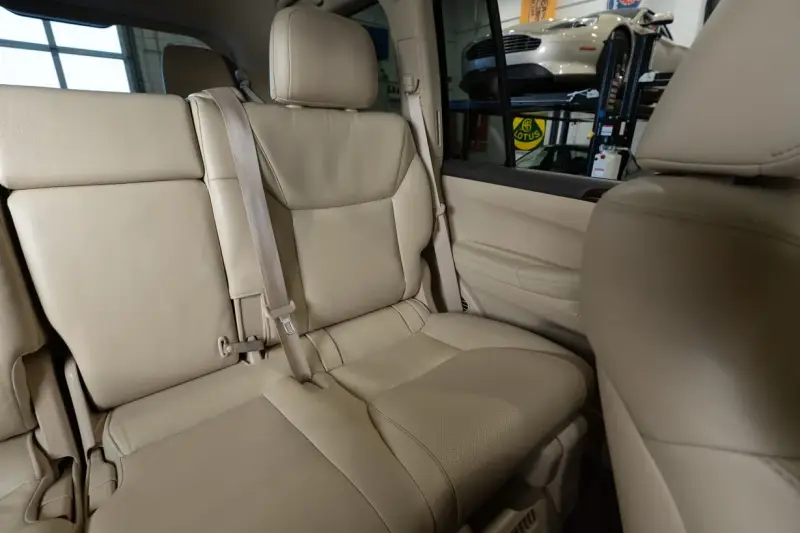 2015 Lexus LX570 photo 44