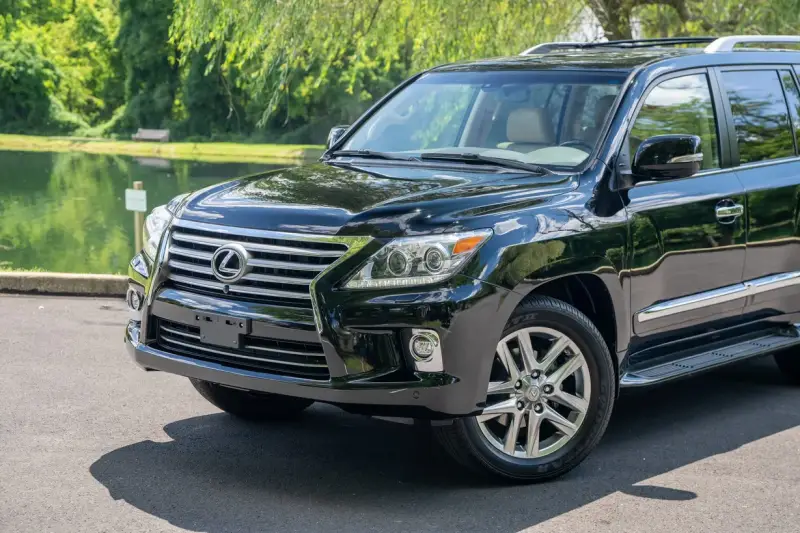 2015 Lexus LX570 photo 28