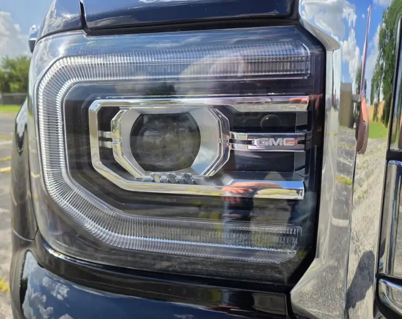 2018 GMC Sierra 1500 Denali Crew Cab photo 11