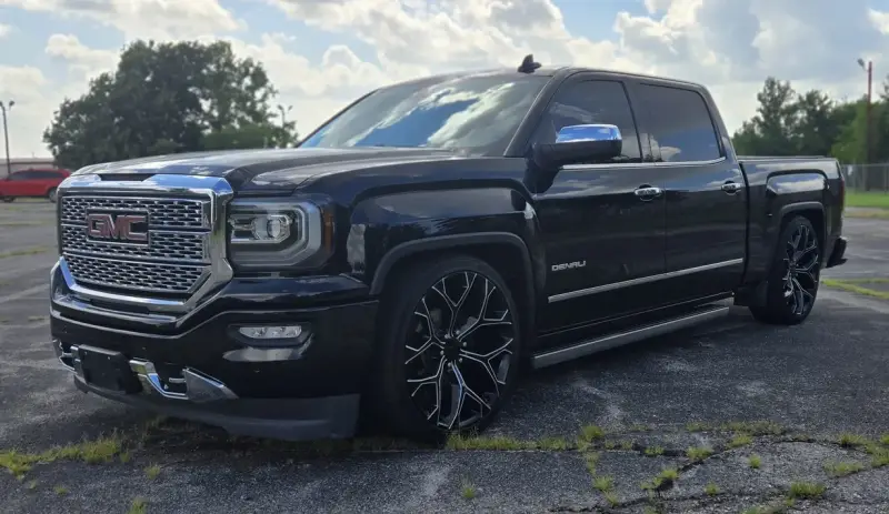 2018 GMC Sierra 1500 Denali Crew Cab photo 1