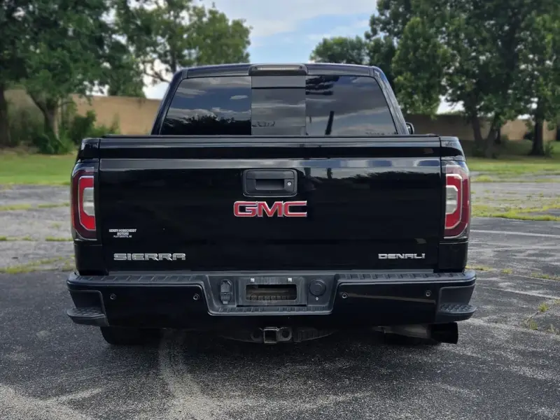 2018 GMC Sierra 1500 Denali Crew Cab photo 5