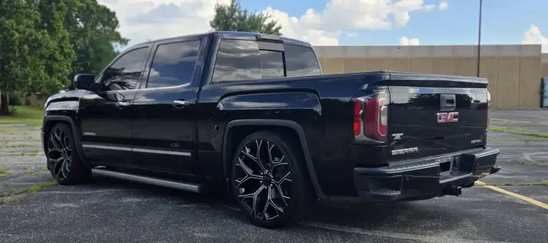 2018 GMC Sierra 1500 Denali Crew Cab photo 4
