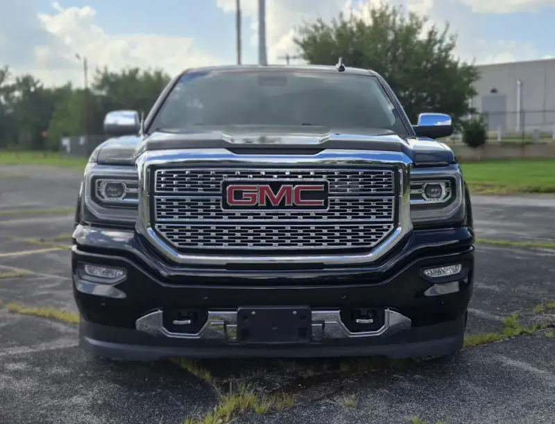 2018 GMC Sierra 1500 Denali Crew Cab photo 10