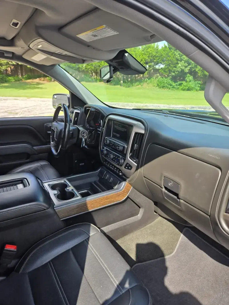 2018 GMC Sierra 1500 Denali Crew Cab photo 35
