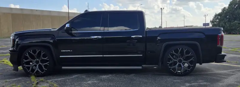 2018 GMC Sierra 1500 Denali Crew Cab photo 3