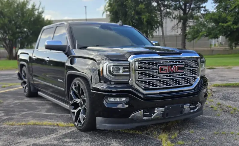 2018 GMC Sierra 1500 Denali Crew Cab photo 8