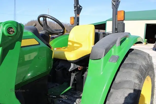 2019 John Deere 4044M photo 29
