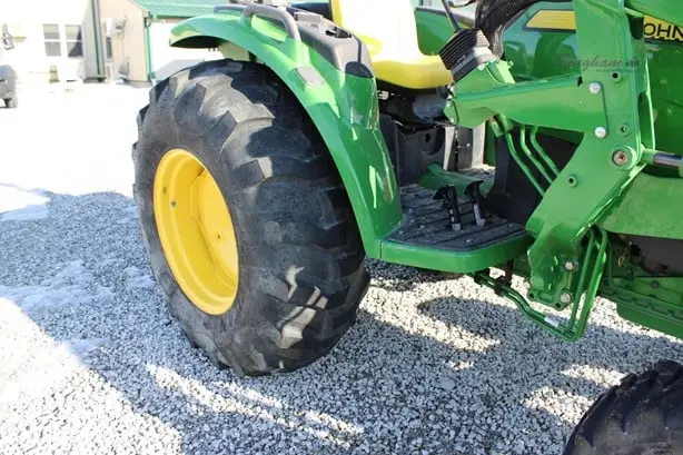 2019 John Deere 4044M photo 19