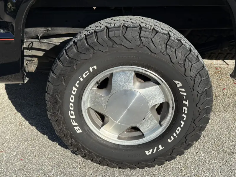 1989 Chevrolet K1500 Silverado 4×4 Sportside 5-Speed photo 92