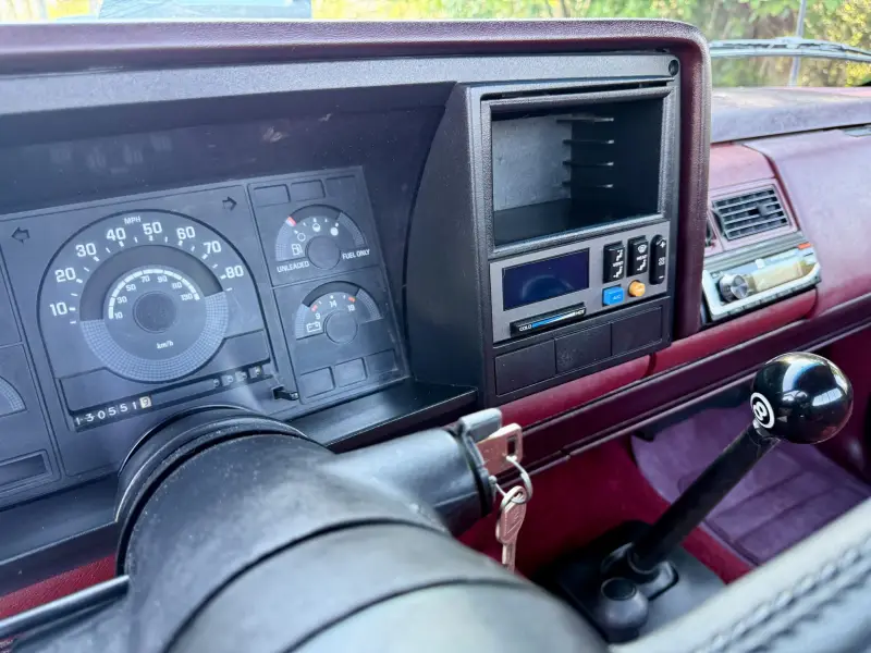 1989 Chevrolet K1500 Silverado 4×4 Sportside 5-Speed photo 26