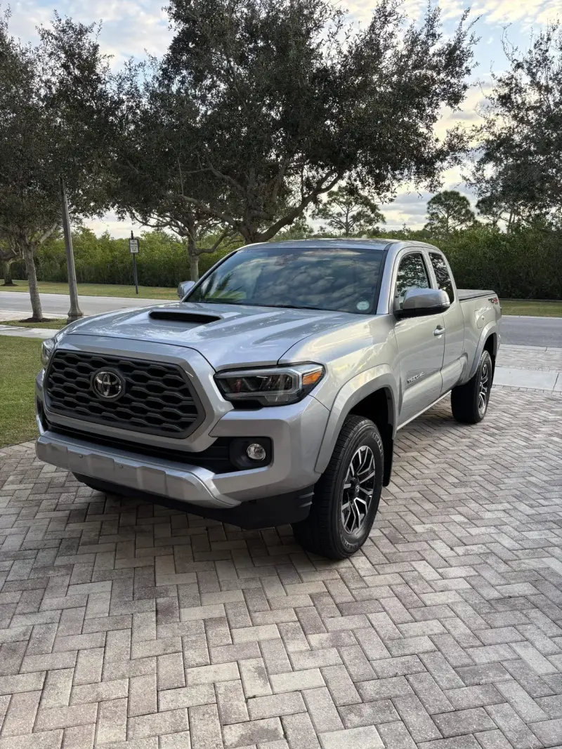 2021 Toyota Tacoma TRD Sport Access photo 3
