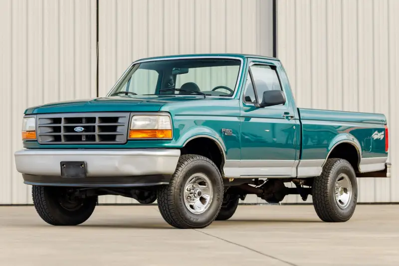 1996 Ford F-150 XL 4×4 5-Speed photo 2