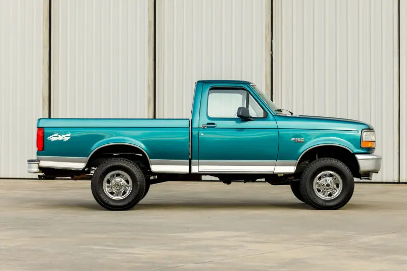 1996 Ford F-150 XL 4×4 5-Speed photo 9